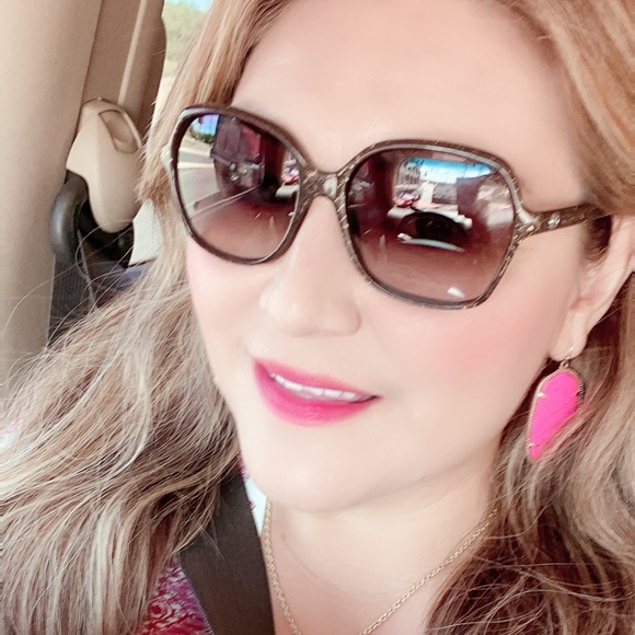 Meet your Posher, Edna - Picture 8 of 15